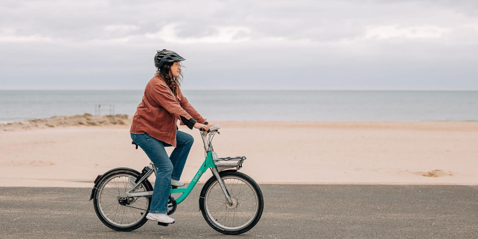 Rider enjoying a Beryl bike journey along Bournemouth seafront 